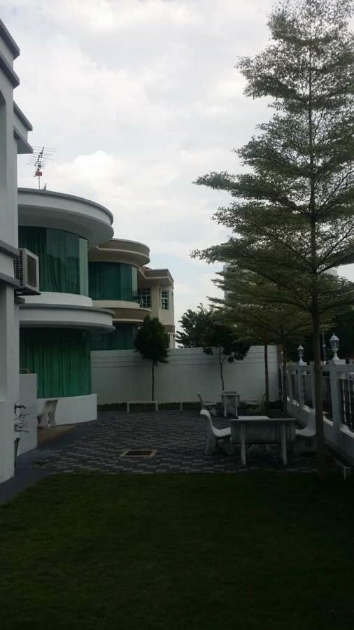 Вилла 6, Persiaran Tanjung Bunga 3 Бату-Ферринги Экстерьер фото